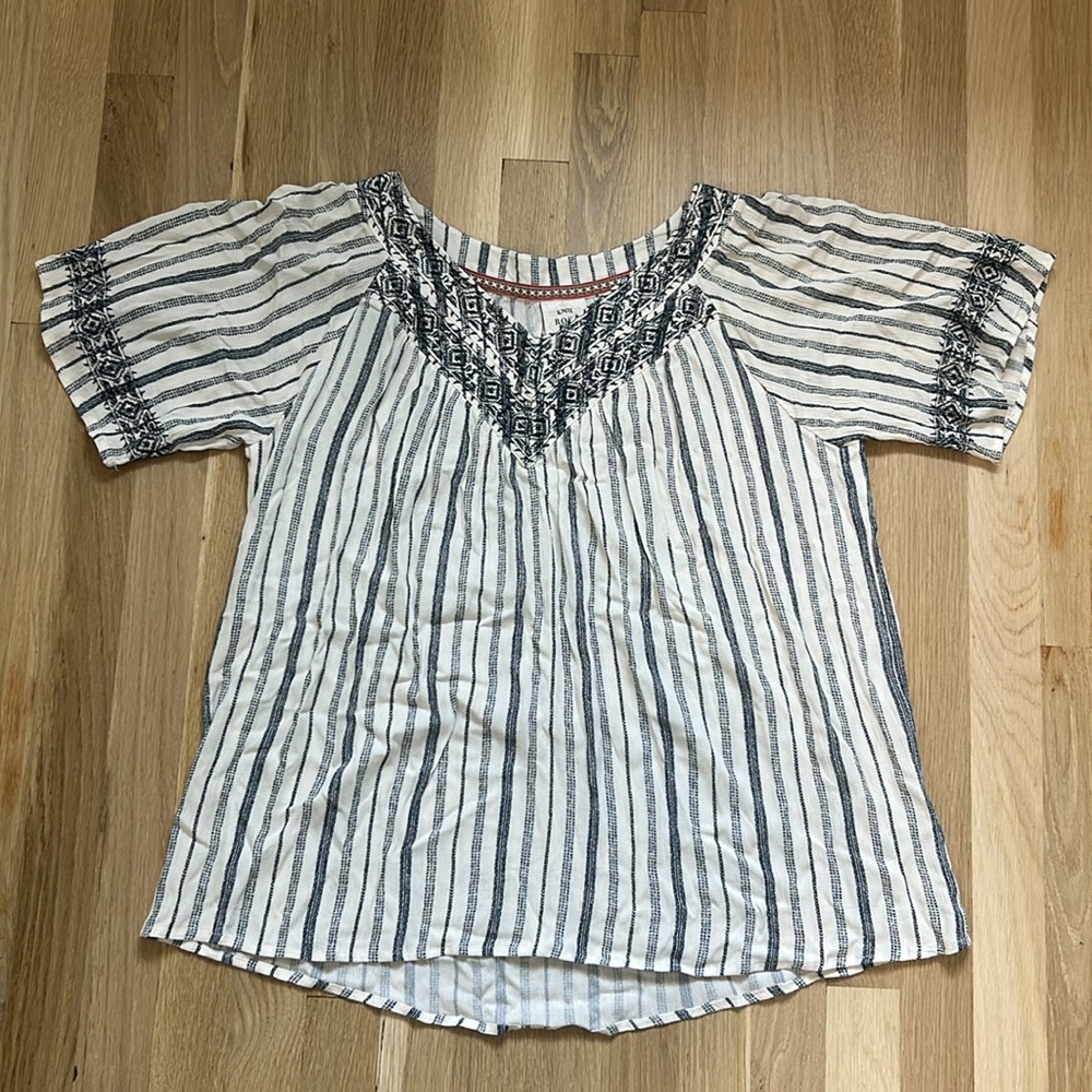 Knox Rose Striped Flowy Top 
Size Large Navy Blue Beige
Comfy Loose Fit Casual